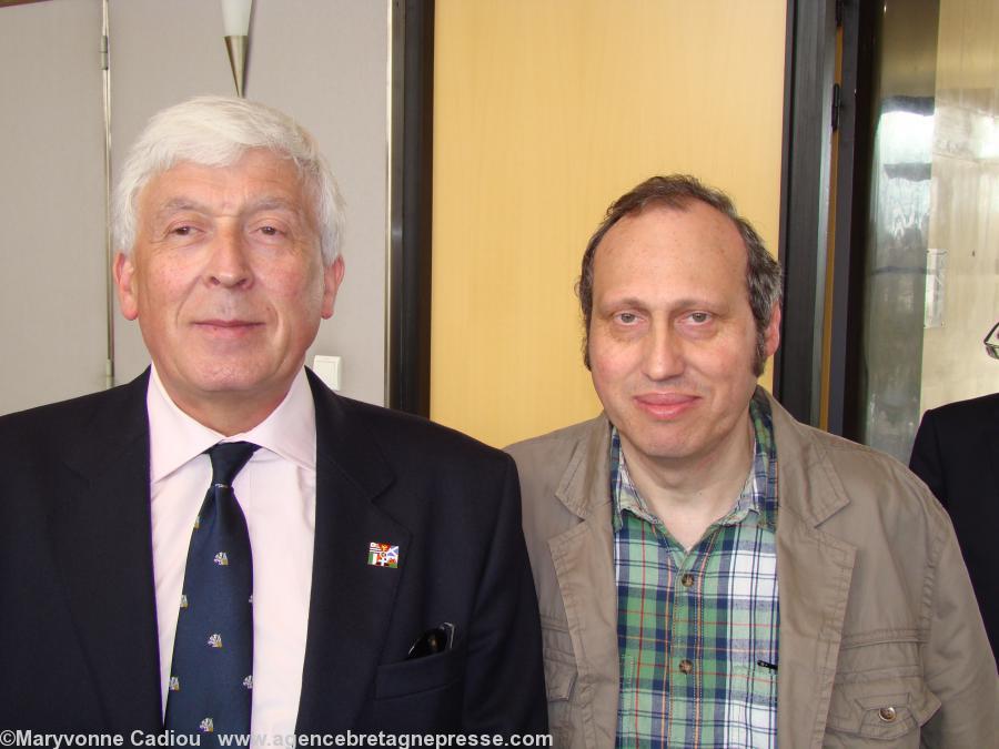 James Dorrian with his friend Hubert Chémereau president of Credib Sant-Nazer.