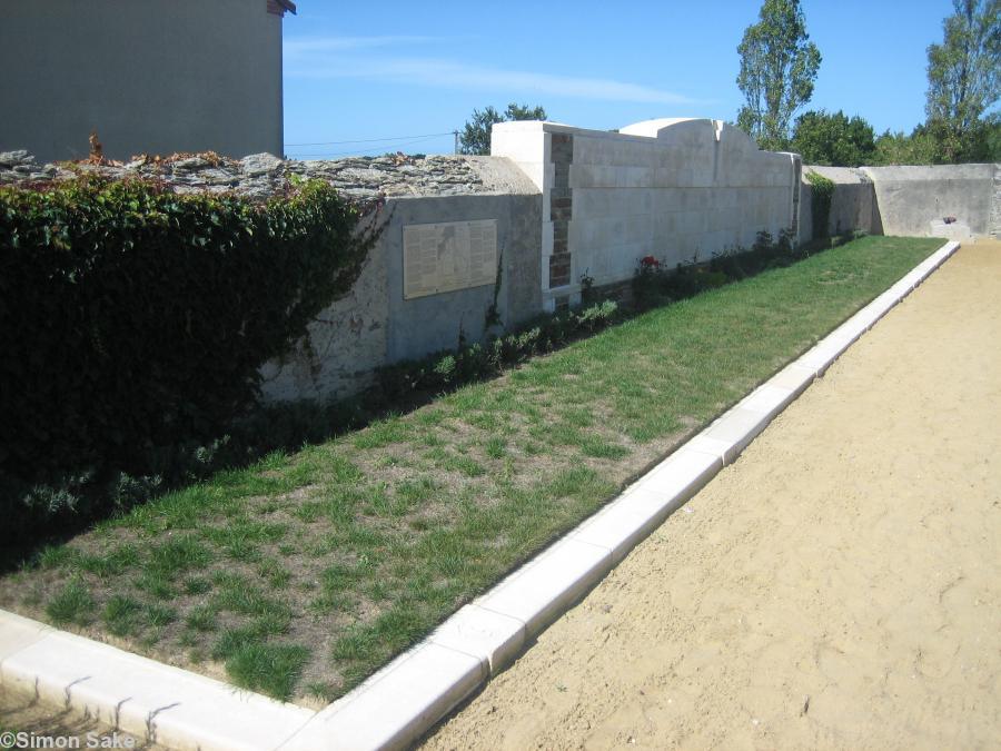 <i>Lancastria</i> war memorial in Les Moutiers-en-Retz cemetary. Photo Simon Sake April 11th 2007. Under GNU license for free documentation. From http://nl.wikipedia.org/wiki/Lancastria in Dutch.