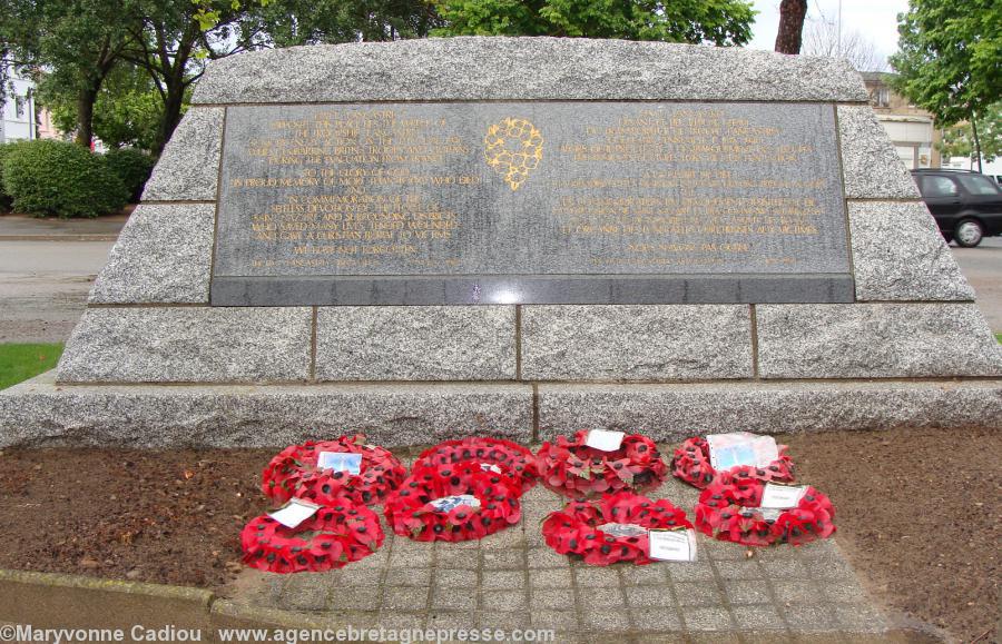 The “Lancastria” Memorial in Saint-Nazaire erected on June 17th 1988. Read the engraved text (bilingual) in English in the article.