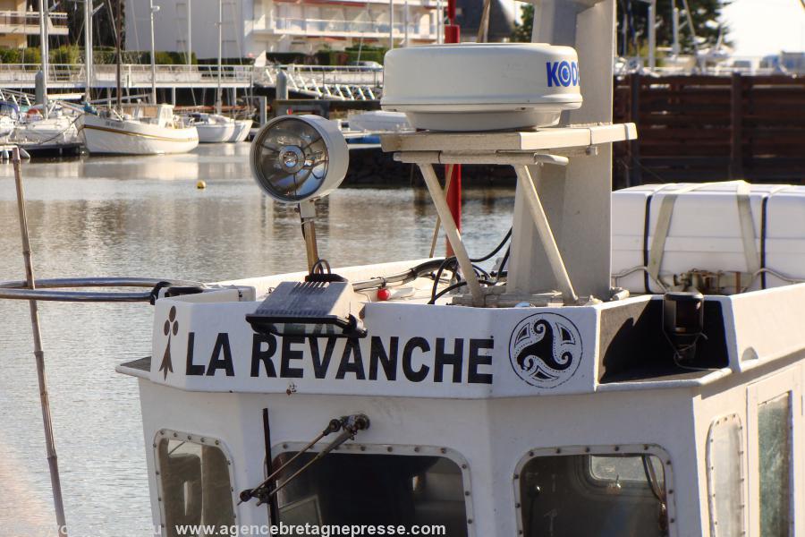 Le Pouliguen 24 nov. 2008. Nom français mais hermine et triskell pour l’encadrer.