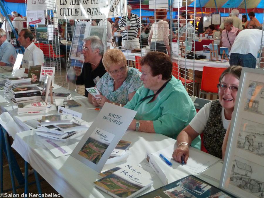 Au salon quelques-uns des co-auteurs de 