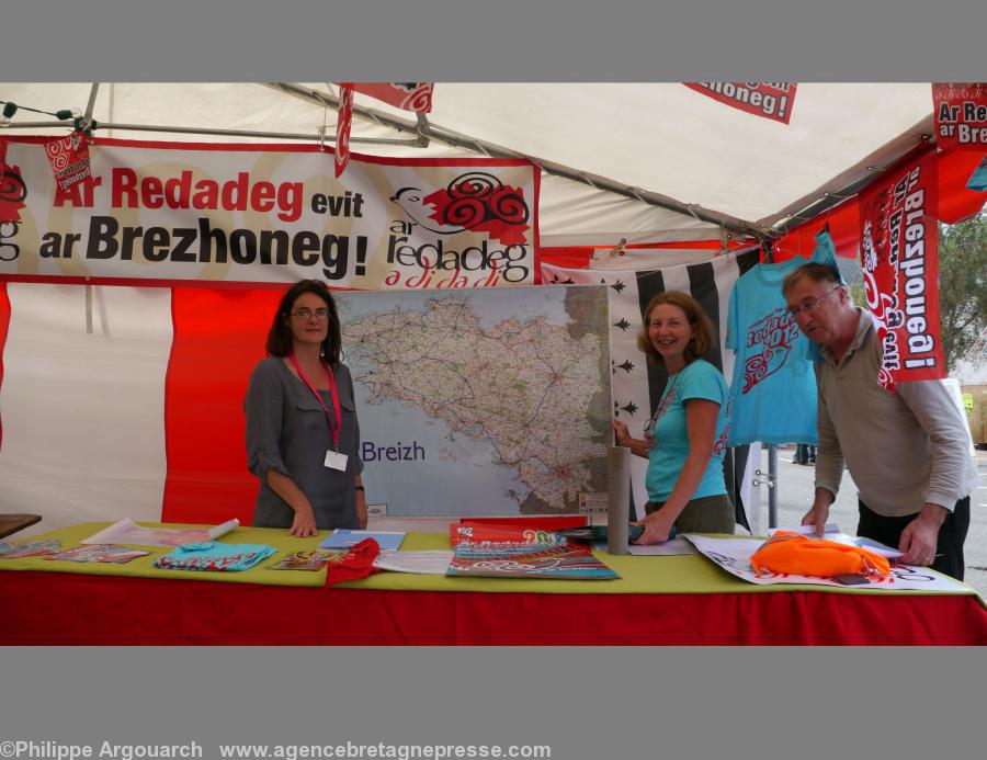 Le stand de la Redadeg au Festival  du cinéma de Douarnenez de 2011 (19-27 août).