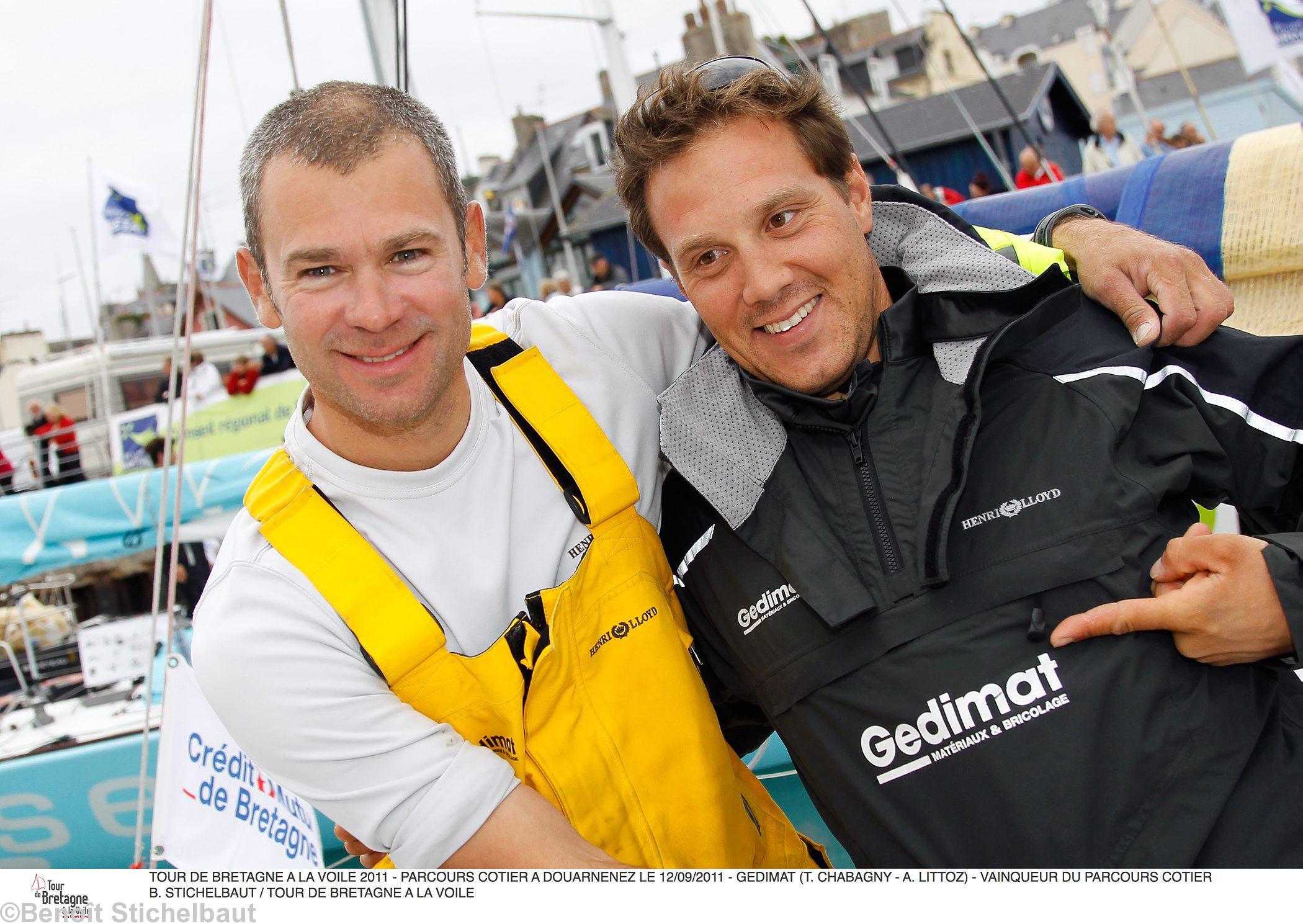 Les vainqueurs de la deuxième manche – en baie de Douarnenez – du Tour de Bretagne à la voile : Thierry Chabagny et Alexis Littoz.