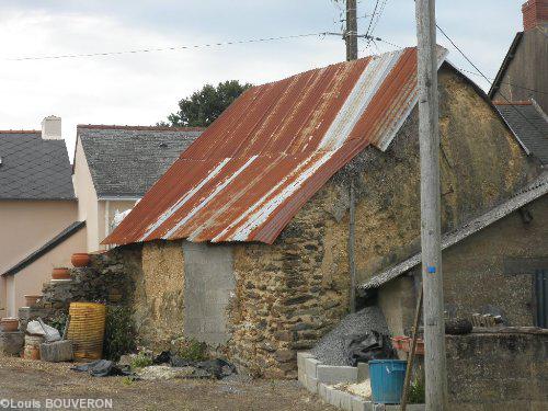 Une grange ancienne au coeur du village Peslan