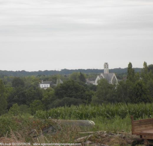 L'église de St Omer à portée de vue