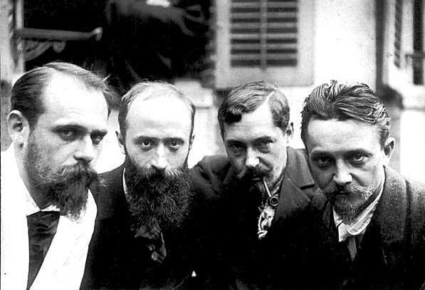 De g. à dr. : Ker-Xavier Roussel (1867-1944) ; Édouard Vuillard (1968-1940) ; Romain Coolus (1868-1952) ; Félix Vallotton (1865-1925) en 1899. Photo sur Wikipédia. Domaine public.