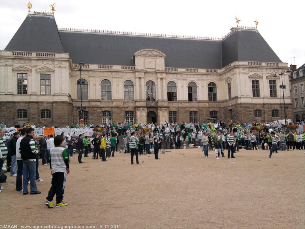 Les supporters place du parlement