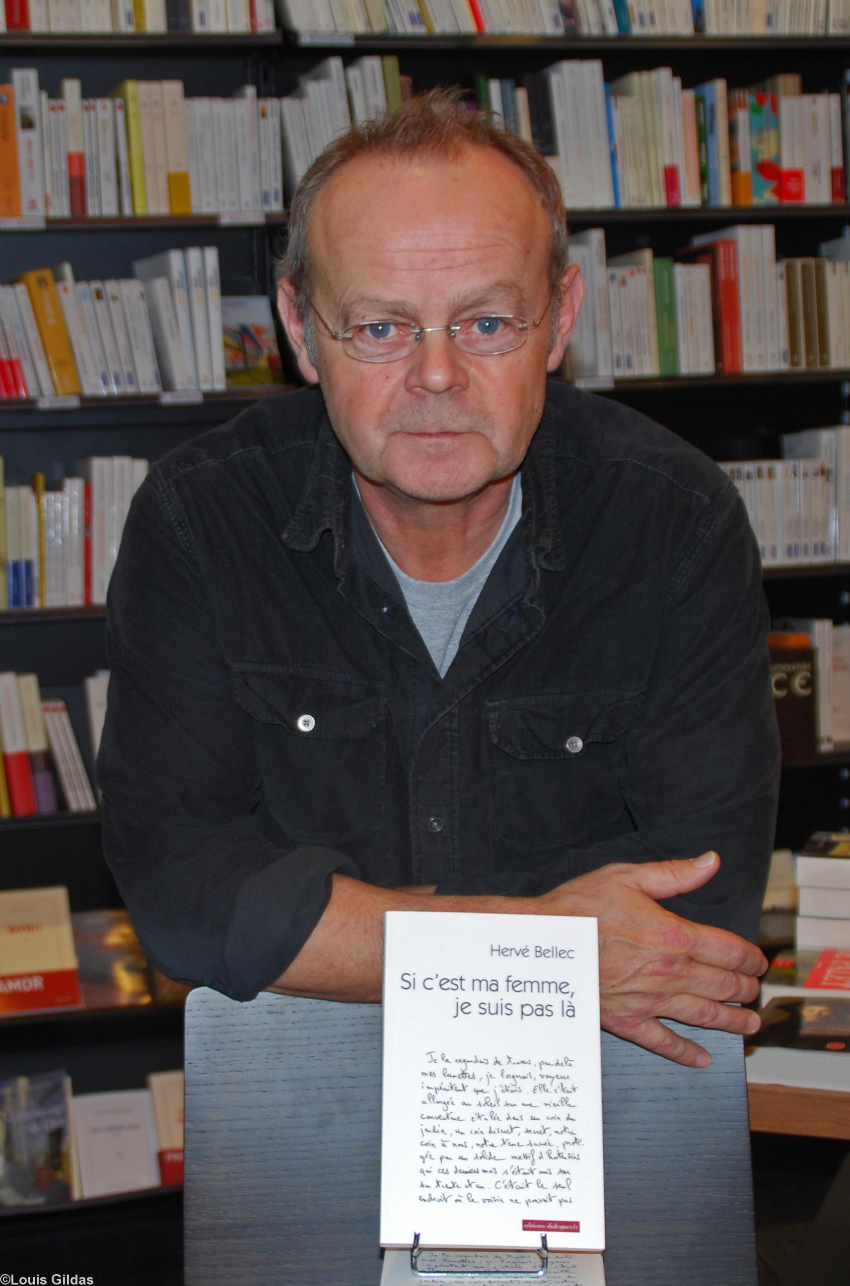 Hervé Bellec lors d'un signature à la librairie Ravy de Kemper