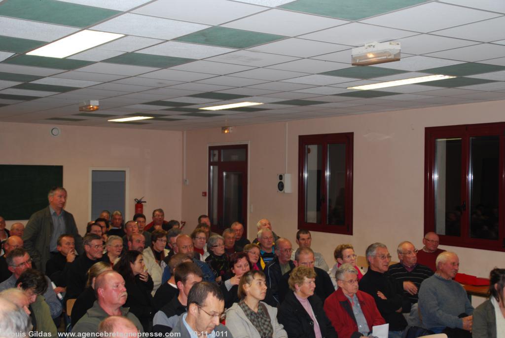 L'assemblée constitutive de l'Association des opposants aux 
barrages