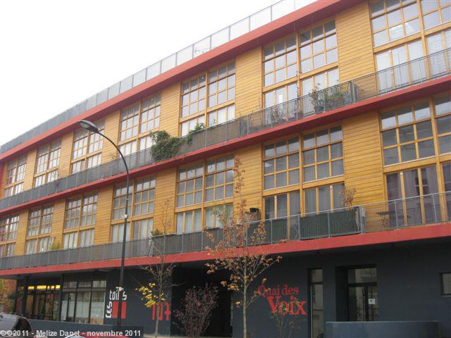 AU 107 rue Molière à Ivry-sur-Seine  Jean-Pierre Chevènement est l'un des associés de la SCI Camille Claudel créée en 2005. Il y détient la propriété de 2 lofts-ateliers qui abritent actuellement des locataires.