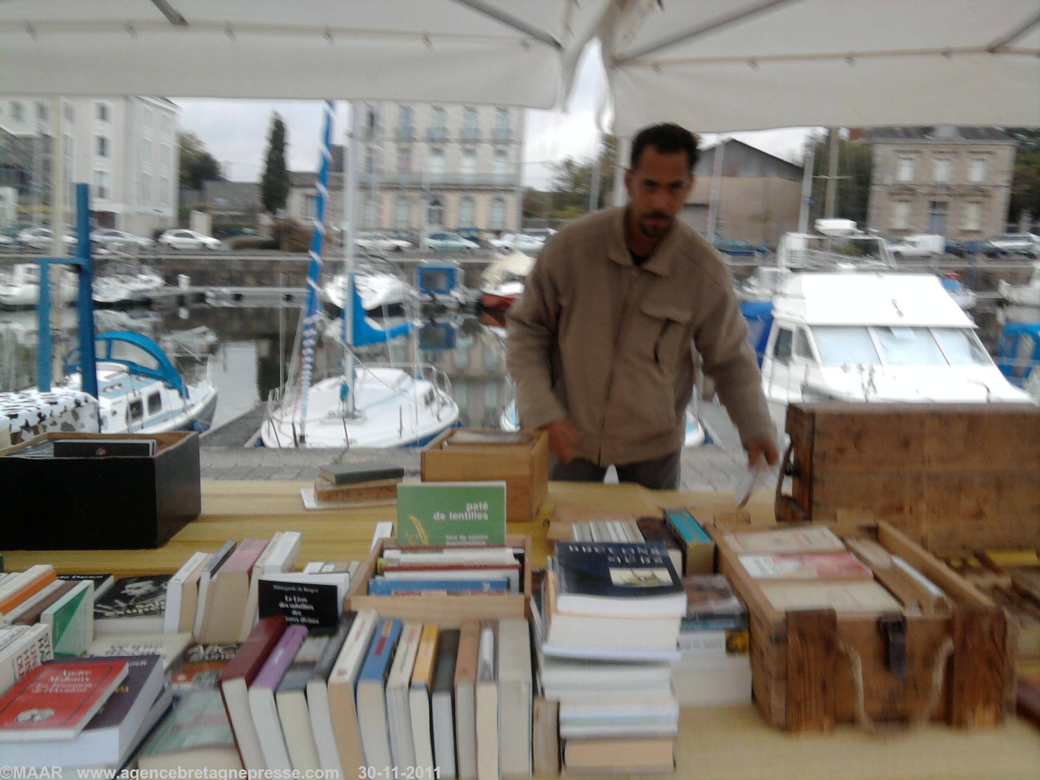 Bouquiniste sur les quais