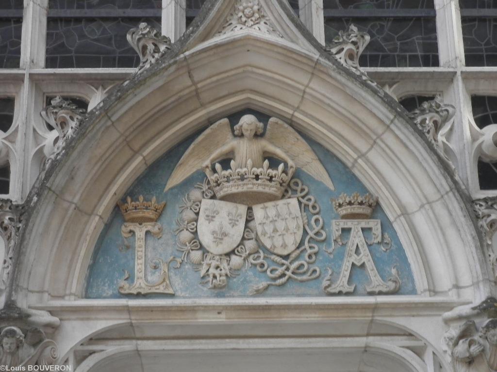 Tympan de la chapelle du château de Blois