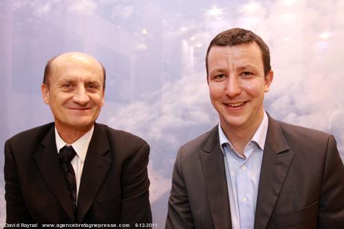 Jean-Yves de Chaisemartin  maire de la ville de Paimpol et Pierre Bojic directeur général de la société Pen Duick organisatrice de la Solitaire du Figaro 2012.