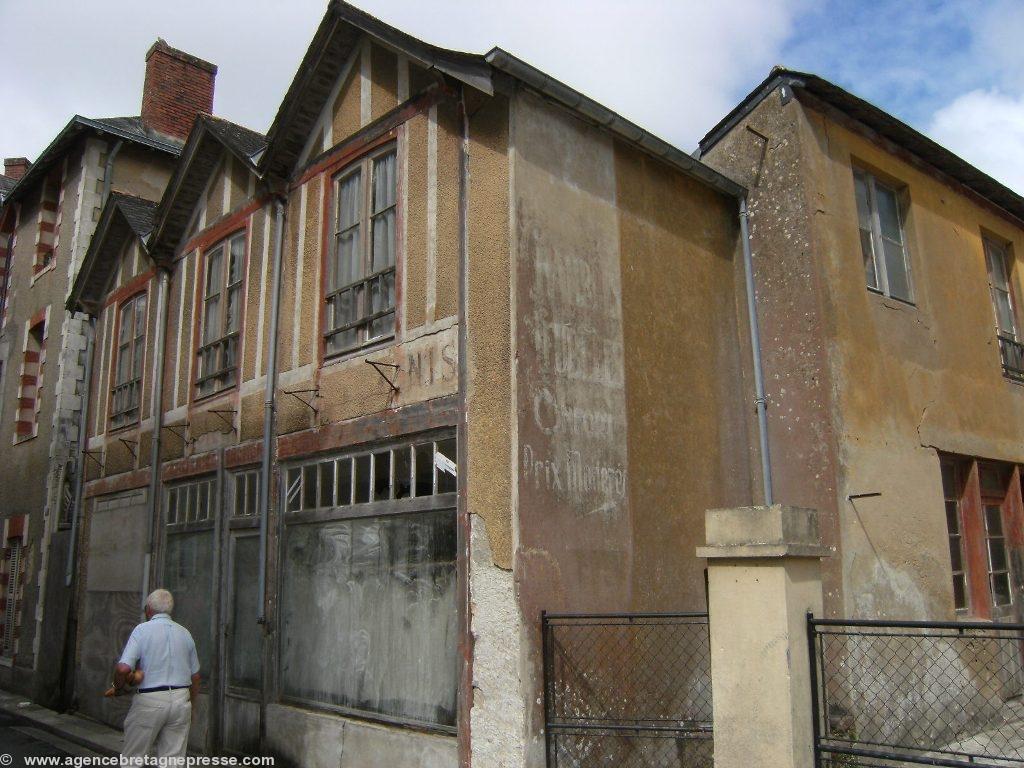 Un entrepôt au Pouliguen près du port. 