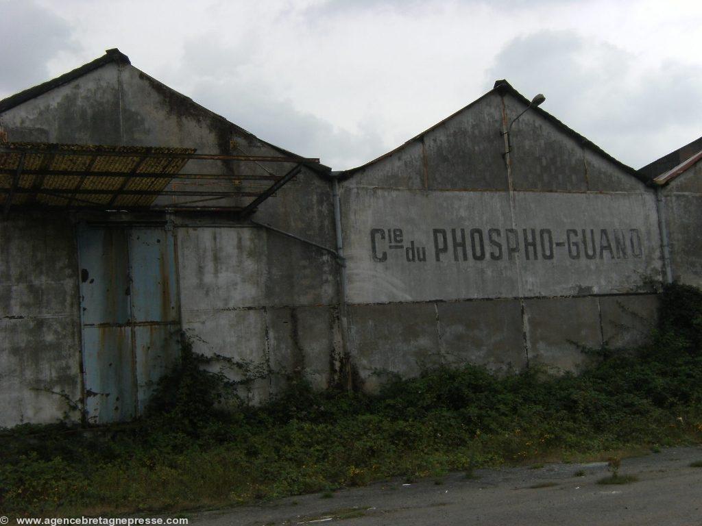 Compagnie Phospho-Guano près de la gare d'Issé (Bro Naoned).