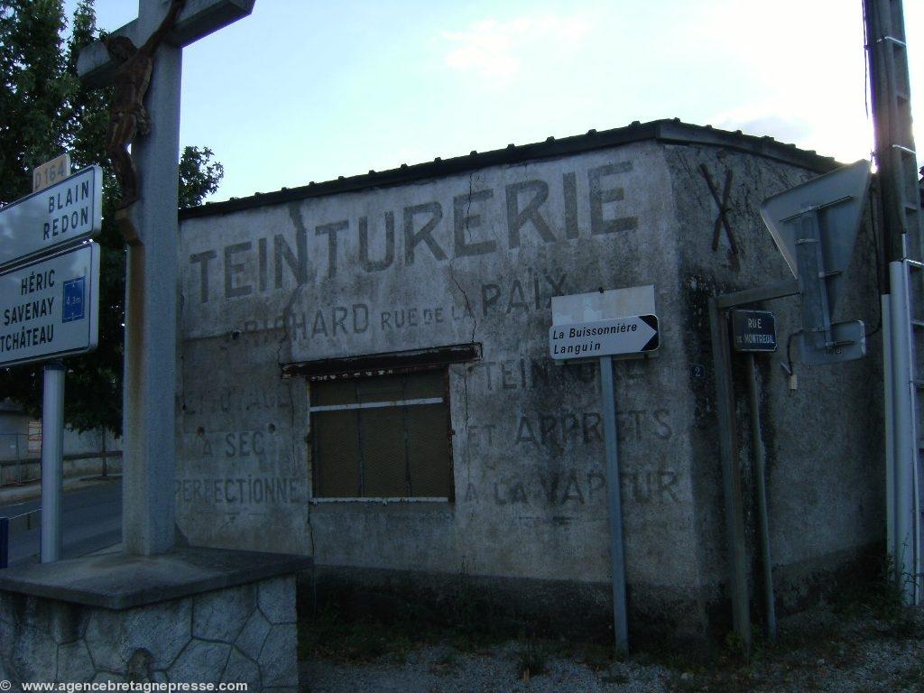 Mais cette teinturerie-ci n'est plus à rue de la Paix; la société créée en 1958 existe toujours.