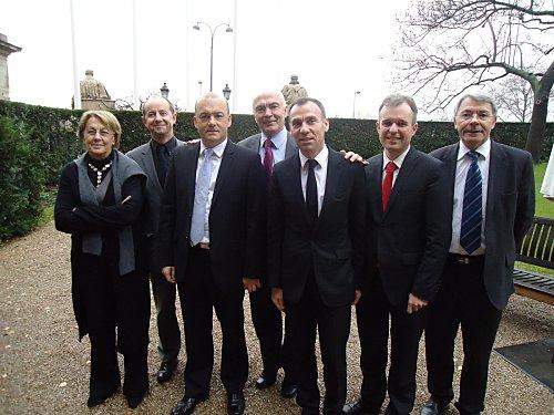 Les députés bretons à la sortie du vote : Marylise Lebranchu (PS 29)  Jean-Jacques Urvoas (PS 29)  Thierry Benoit (NC 35)  Marc Le Fur  (UMP 22)  Michel Hunault (NC 44)  François de Rugy (Vert 44) et Jacques Lenay (UMP  56). Absent: Michel Grall (UMP 56)