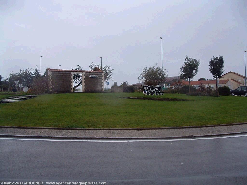 Gare de La Plaine  au sud du bourg. Photo Jean-Yves CARDUNER.