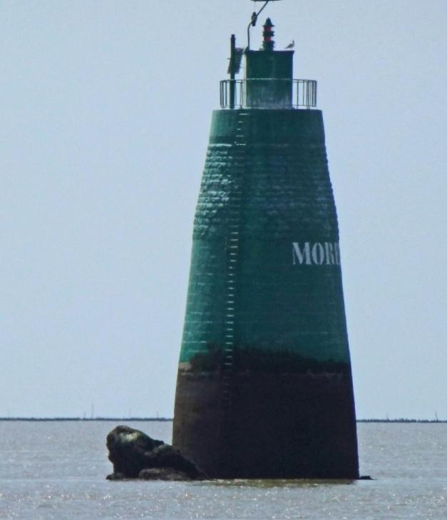 La première tourelle en pierre de France est bretonne : rocher des Morées (1777) à Saint-Nazaire.