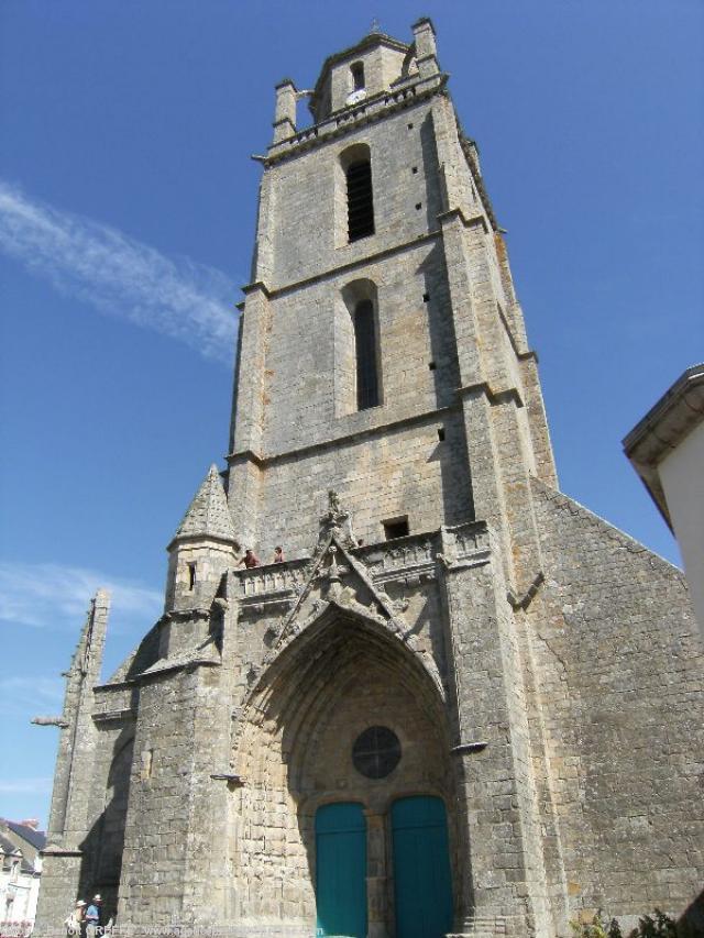 Le clocher du Bourg de Batz est un amer de premier choix. Il est restauré en 1820 aux frais de la Marine. Photo La France des Clochers,