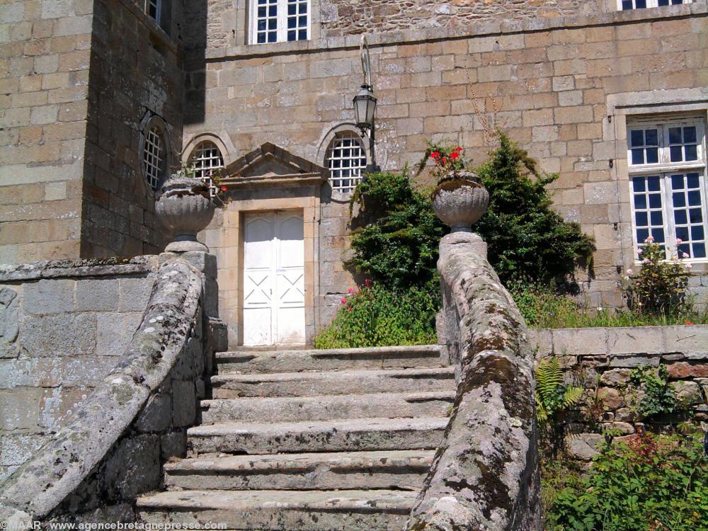 Vue de la porte d'entrée du château