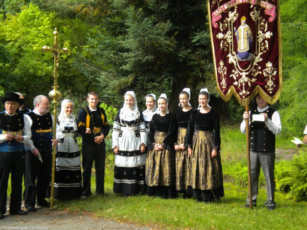 Les costumes et les bannières