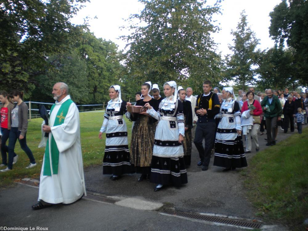 La procession costumes et bannières