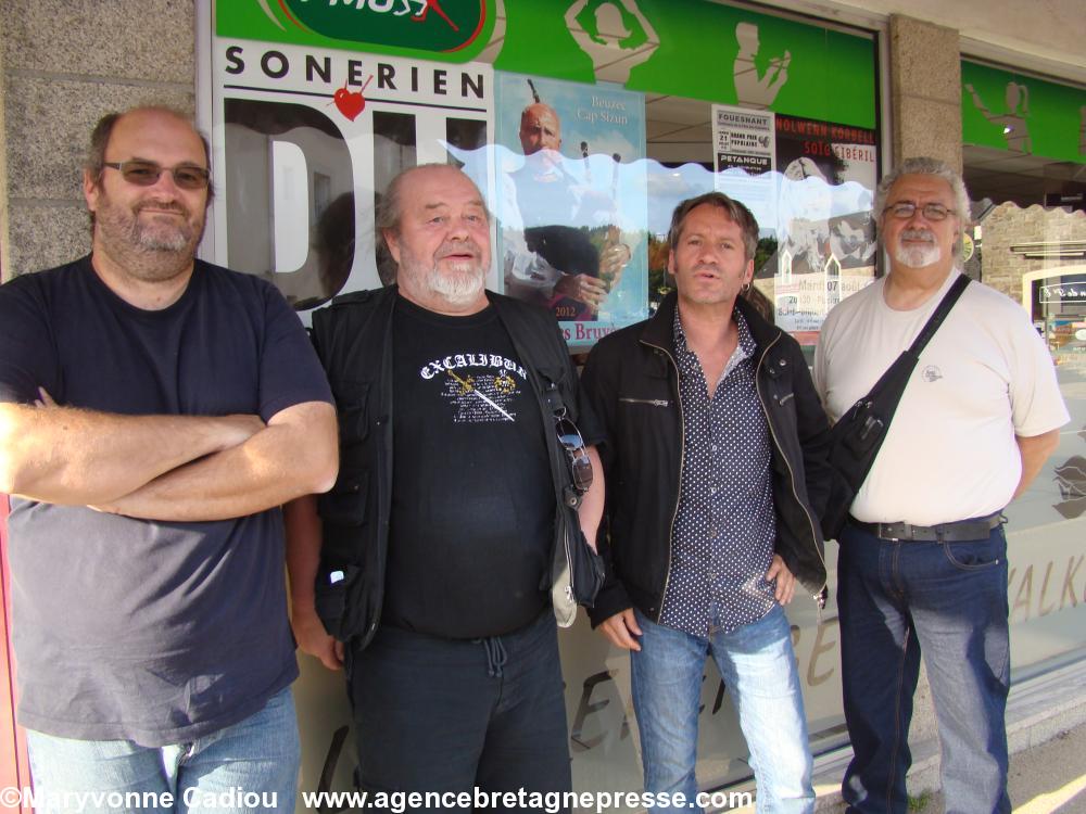 Entretien avec les Sonerien Du avant 
leur fest-noz de St-Evarzec le 21 juillet 
2012