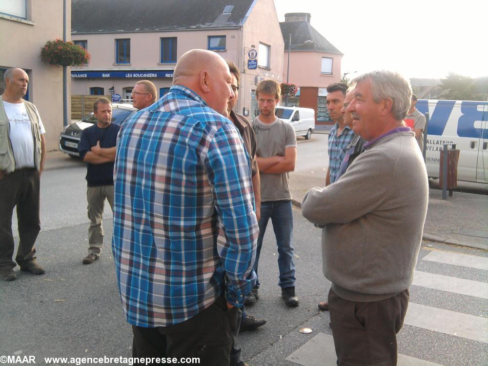 En attente devant Le Perroquet