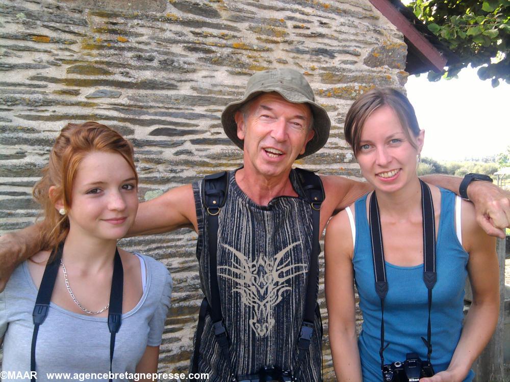 Yann avec Elodie et Amy stagiaires