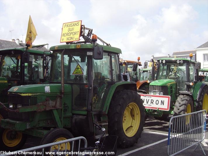 Plus d'une centaine de tracteurs avaient pris la route. Si les paysans de Loire-Atlantique ont été très majoritaires on pouvait voir un certain nombre de tracteurs venus du Morbihan voisin et du Pays de Redon proche en Ille-et-Vilaine.