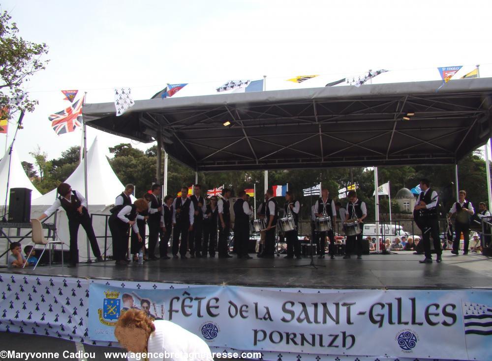 Le bagad de Saint-Nazaire se met en place à 15 h 30. Fête bretonne de la Saint Gilles à Pornic 2012.