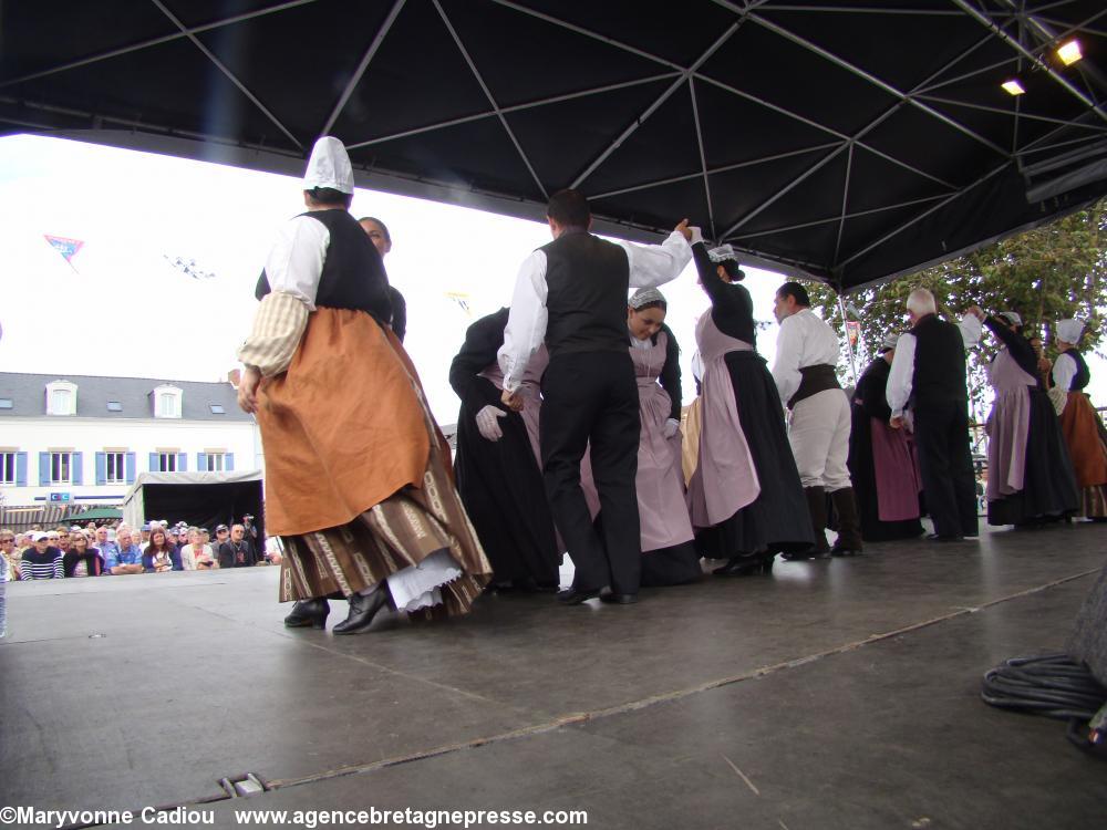 Le cercle <i>Galet’s Jade</i> de Saint-Michel-Chef-Chef. Fête bretonne de la Saint Gilles à Pornic 2012.