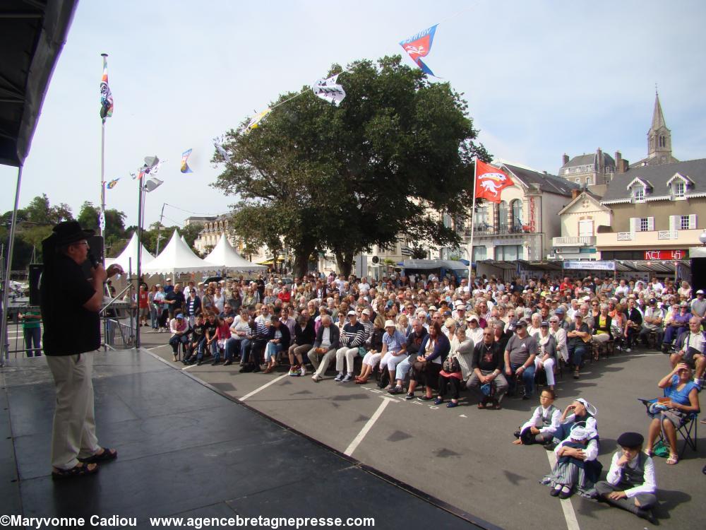 Une partie du public à la fête bretonne de la Saint Gilles à Pornic 2012. 