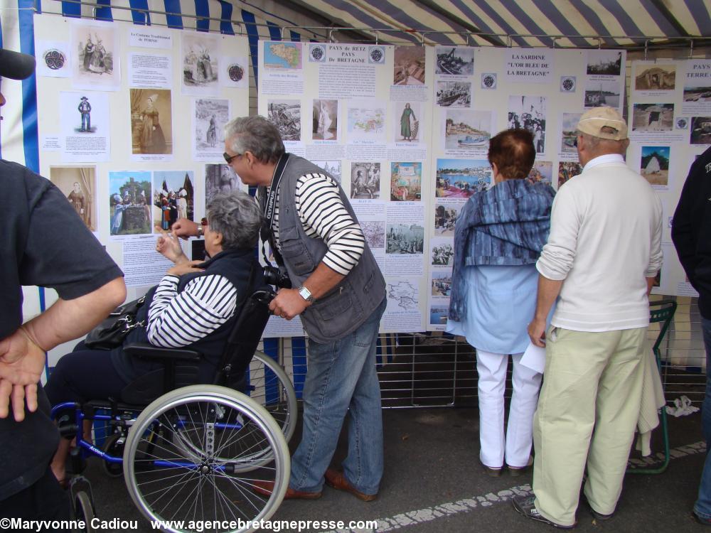 L’exposition du Cercle culturel celtique de Pornizh/Pornic a été très regardée. Fête bretonne de la Saint Gilles à Pornic 2012.