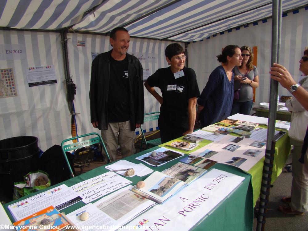 Thierry Jamet de “Le Temps éditeur” à Pornic et Marie-Thérèse Gorny sont les grands initiateurs de la création de l’école Diwan de Pornic qui ouvre cette année. Fête bretonne de la Saint Gilles à Pornic 2012.