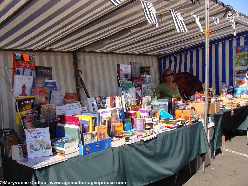 La librairie “Gweladenn” de Saint-Nazaire. Fête bretonne de la Saint Gilles à Pornic 2011.