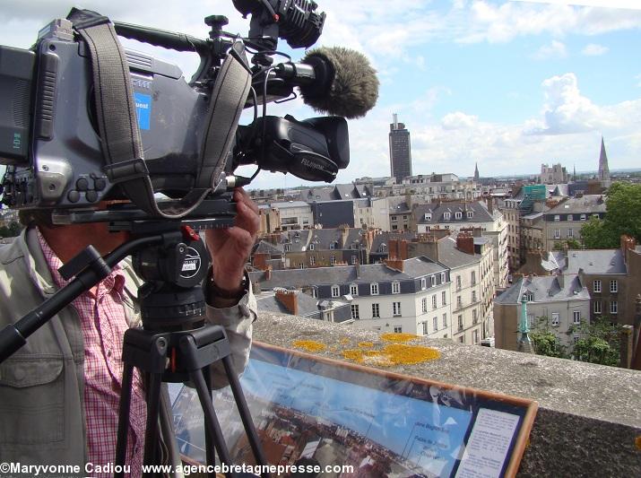 Tour Dobrée à Nantes. Des panneaux d'orientation sont présentés.