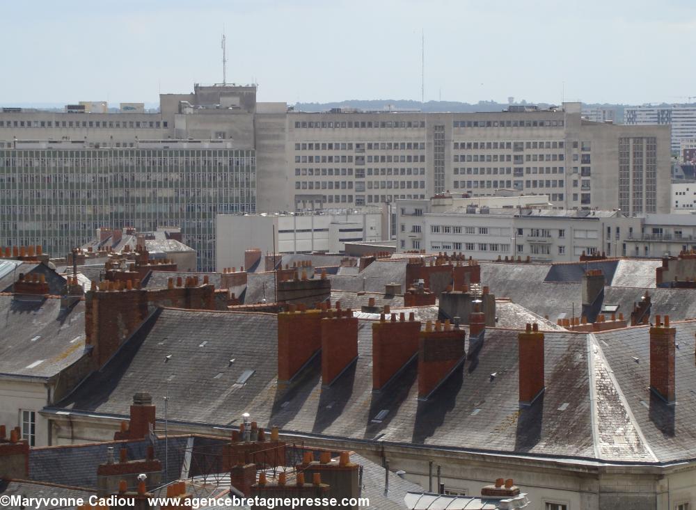 Tour Dobrée à Nantes. Vue sur l'Hôtel Dieu.