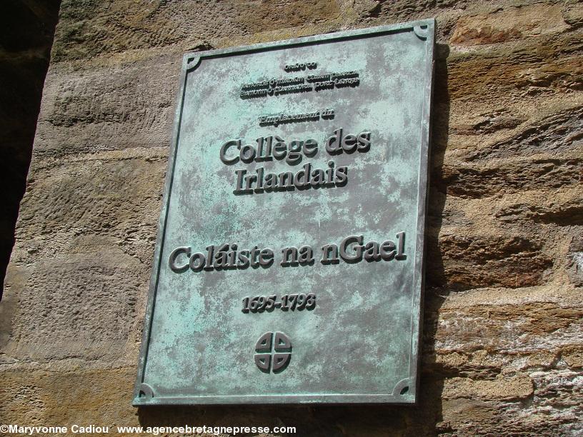 Musée Dobrée. Manoir de La Touche. Souvenir des Irlandais de Nantes. Inscription en gaélique aussi.