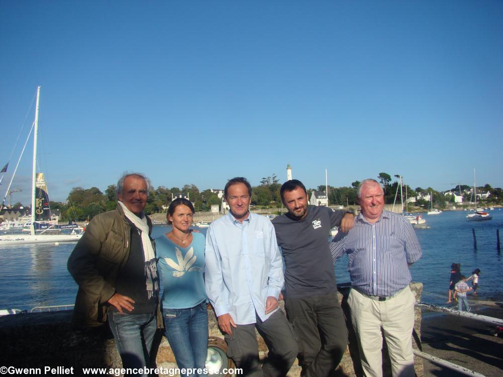 Bertrand de Broc  en compagnie des parrain, marraine, René Camart et Jean-François Garrec