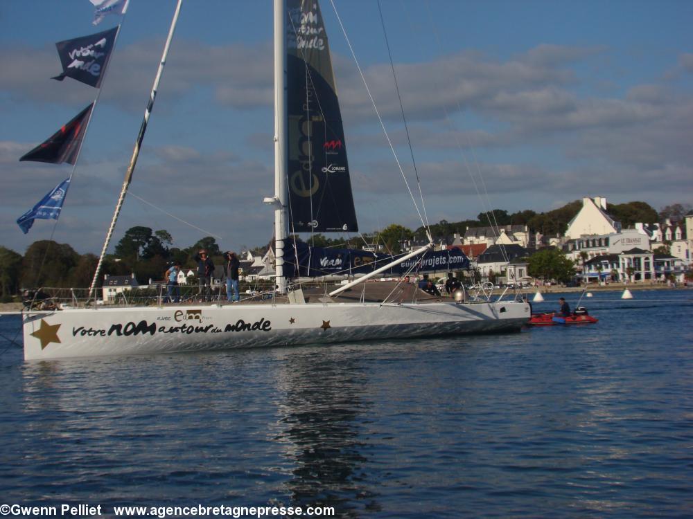 Faustine Merret (en bleu) sur le Navire