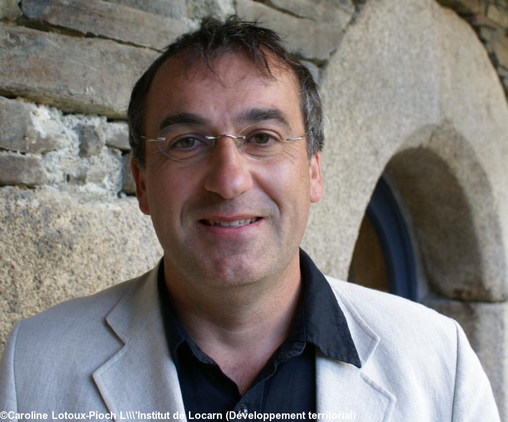 Frédéric Morvan  Docteur en histoire médiévale  est le coordinateur de cette première édition du Collège d'Histoire de l'Institut de Locarn.