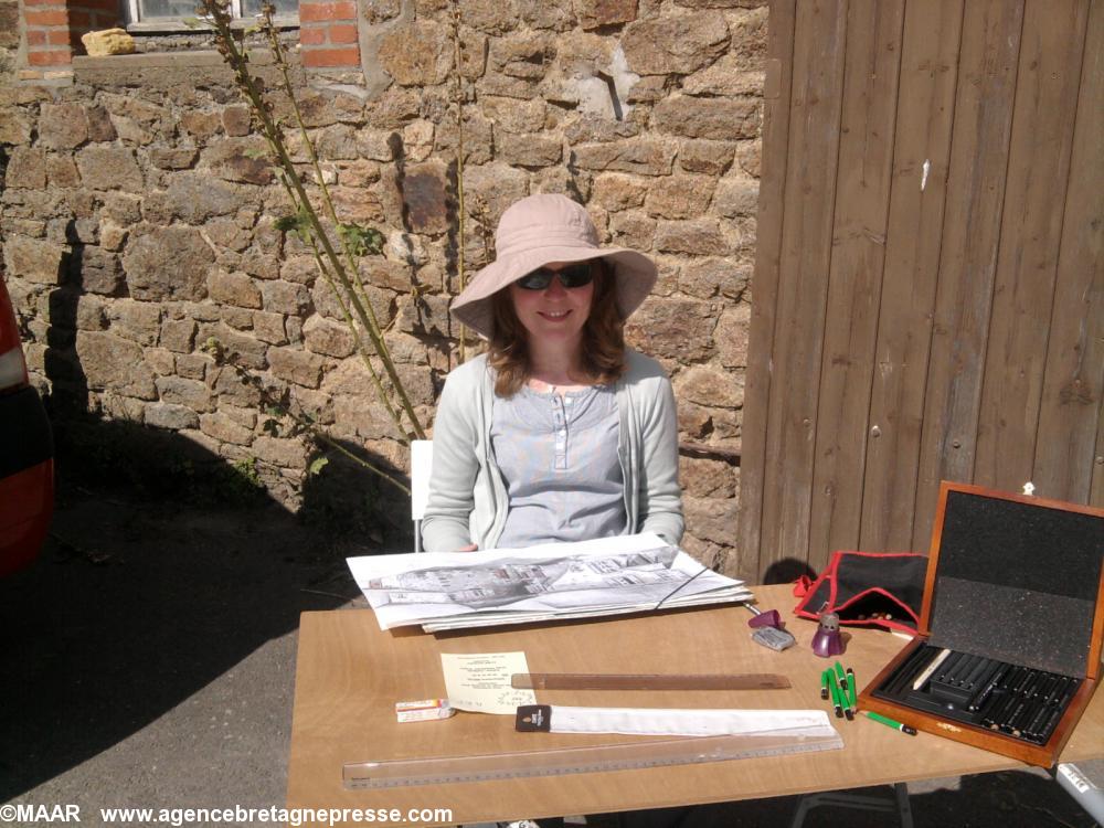 Christine dans la cour de la ferme de La Salle