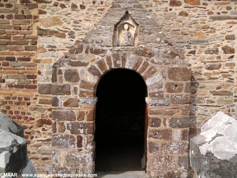 Porte d'entrée de la chapelle