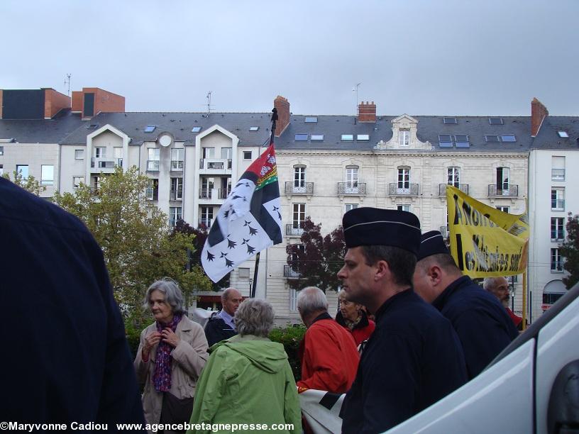 Un drapeau Ville de Nantes vient d’arriver.