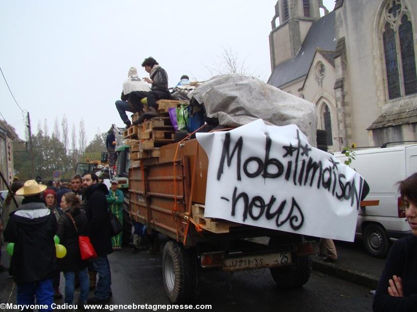 Notre-Dame des Landes 17 nov. 2012. Encore des remorques.