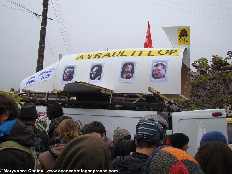 Notre-Dame des Landes 17 nov. 2012. La maquette d’une carlingue.