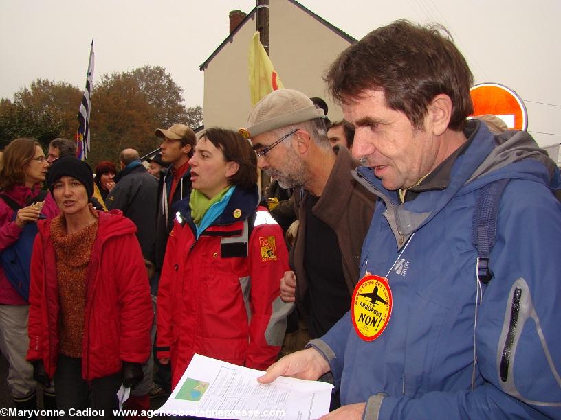 Notre-Dame des Landes 17 nov. 2012. Les chanteurs de Redon. 