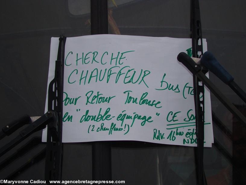 Notre-Dame des Landes 17 nov. 2012. Son chauffeur de Toulouse (en train de dormir) est “lâché” par son coéquipier qui restera en Bretagne.